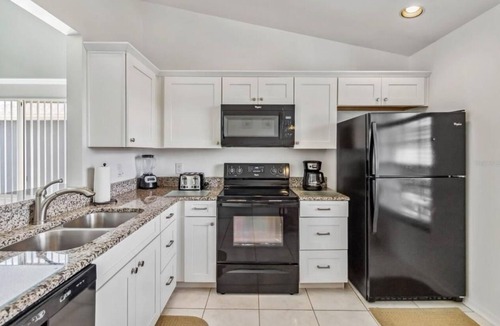 Indian Ridge House | Charming Pool House, 10-15min to Disney, 2BR/2BA.