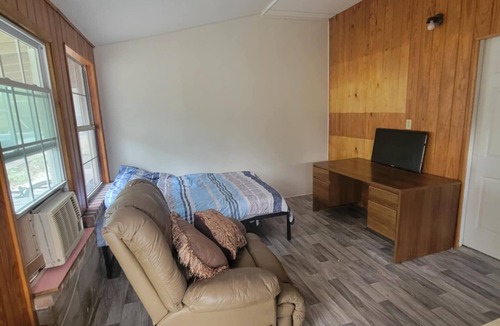 Fellowship Apartment | Charming Private Studio on Quiet Horse Farm – 12 Minutes from WEC Ocala, FL.