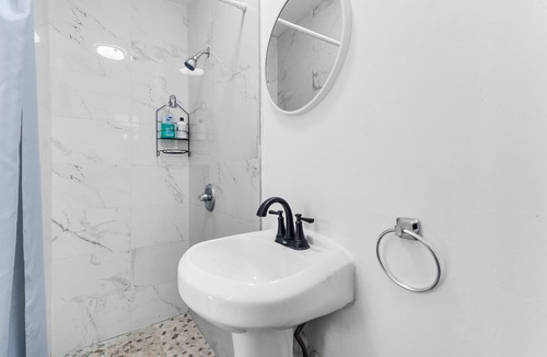 Golden Glades Apartment | Charming studio in pleasant North Miami Beach