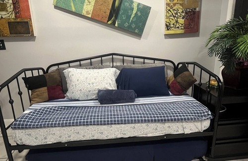 West Philadelphia Apartment | Charming studio great location parking & central air. Daybed converts to double.
