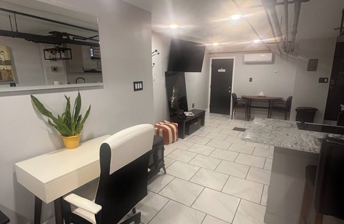 West Philadelphia Apartment | Charming studio great location parking & central air. Daybed converts to double.