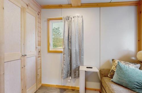 Maynardville House | Charming Tiny Home Studio Sleeps 2 - Grill - Porch