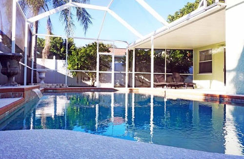 Countryway Villa | Charming Vacation House 3Be 2Ba Solar heated pool