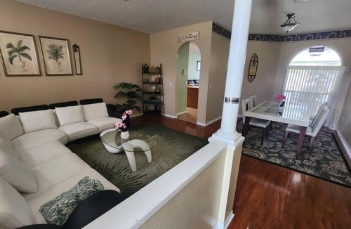 Countryway Villa | Charming Vacation House 3Be 2Ba Solar heated pool
