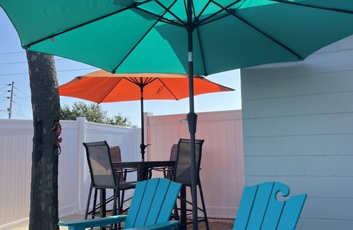 Independence Square House | Charming WATERFRONT 2-bedroom house close to all Indian Rocks Beach has to offer