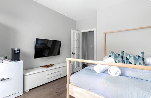 Ottawa Division House | Cheerful and Modern