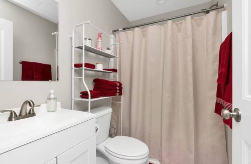 Greer House | Cheerful house 3 bd 9 sleep,GSP 4 mil
