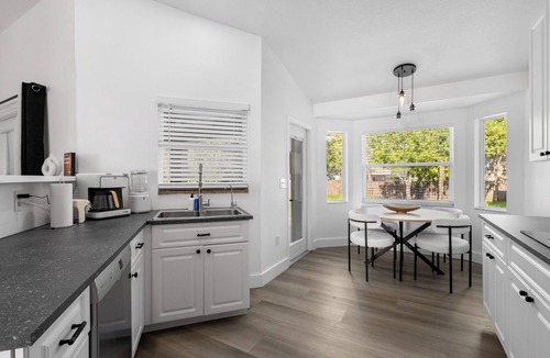 Gulf Gate Estates House | Chic happens 3/2 heated pool 5 min from Siesta