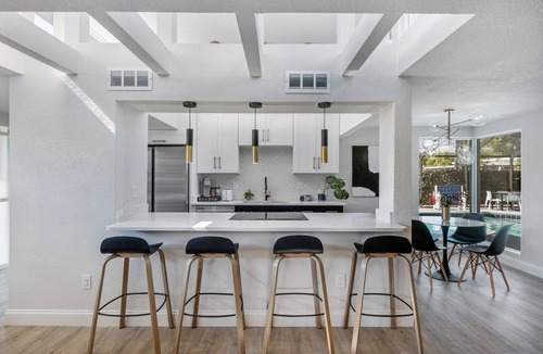 Clearwater House | Chic heated Pool Clearwater Beach BBQ Fire Pit