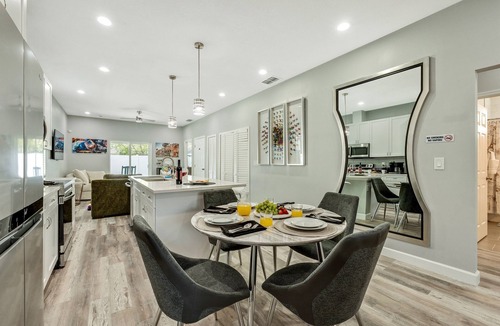 Ybor City House | Chic Retreat-Stunning Design Cozy Fire Pit Escape!