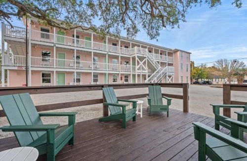 Windy Hill Apartment | Chic & Simple 1BR Furry Friends Welcome