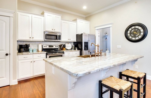 Baldwin Park Cottage | Chic Thomas Square Home in Walkable Location!