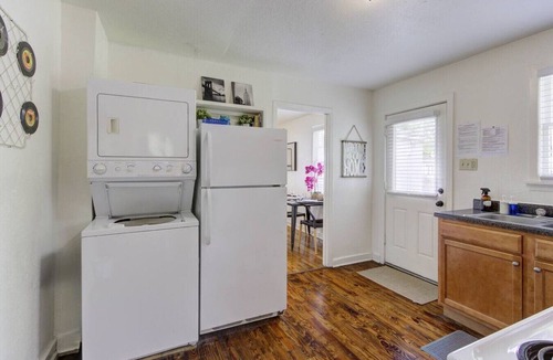 Midtown Apartment | Chill Memphis Base | Steps from Overton Fun