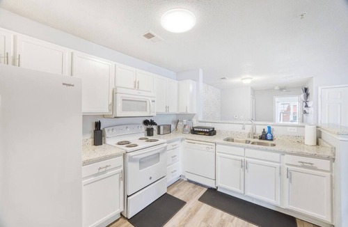 Valley Falls Apartment | Chill & Splash Getaway | Spacious Apt for 8