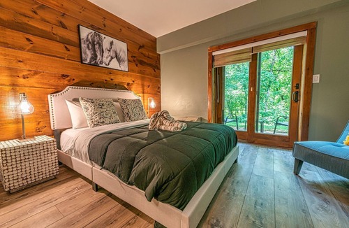 Lambertville House | Chimney Hill - 02) First-Floor Suite 2