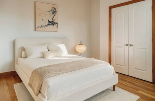 Jersey City Apartment | City Lights, Quiet Nights NYC Modern Retreat