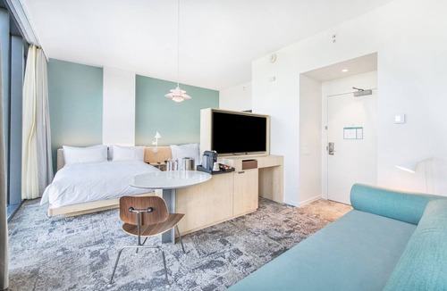 University Heights Hotel | City View Guestroom near UF Campus | Sleeps 4