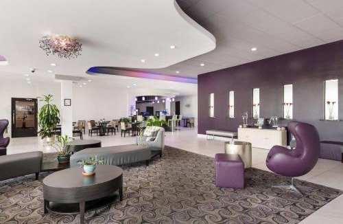 Florida Center Hotel | Clarion Inn & Suites Across From Universal Orlando Resort