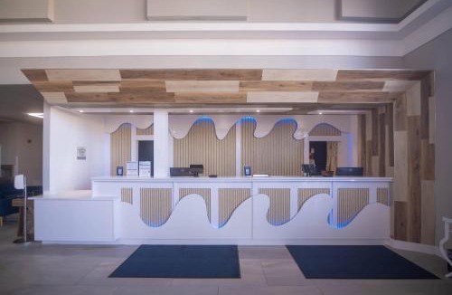 Clearwater Hotel | Clarion Inn & Suites Central Clearwater Beach