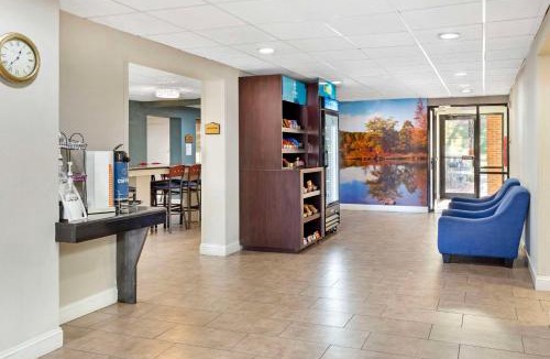 Lowes Grove Hotel | Clarion Pointe Durham Research Triangle Park