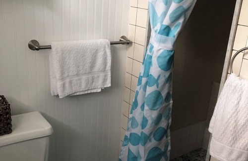Avon Apartment | Classic Bay Head Beach House Get Away - 2 bedroom Apt in Classic Bay Head Home