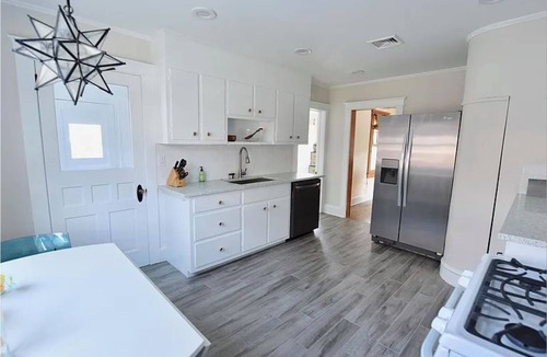 Avon House | Classic Bay Header - 2 blocks to beach & town
