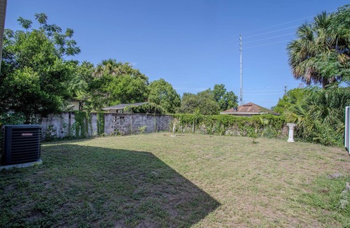 Eustis House | Clean and cozy home in the heart of town near Downtown Eustis