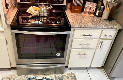 Palm Harbor House | Clean Central Location 3-bedroom 2 Bath house Palm Harbor 1 Block to Starbucks