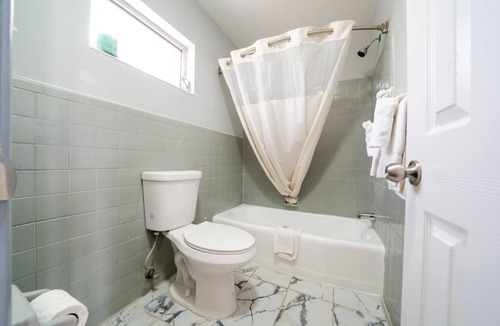 Ocala Hotel | Clean Comfort Ocala: Two Fulls, High-Speed WiFi, Free Morning Meal