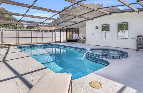 Desoto Lakes House | Clean & Cozy Pool House 5 miles from Sarasota D/T