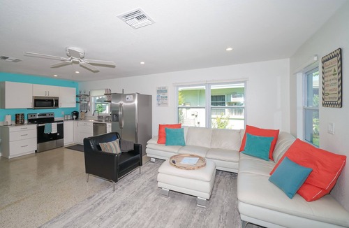 South Sarasota Villa | Clean & Modern, Close to Beach, Restaurants, Downtown SRQ!