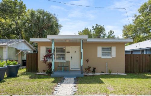 Clearwater House | Clearwater 2BR Home Private Fire Pit, Hammock & Grill 10 Min to Beach