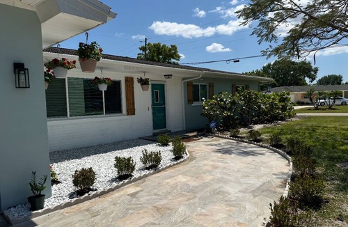 Clearwater House | Clearwater Beach Family-Sized Stay -4BR, 3BA