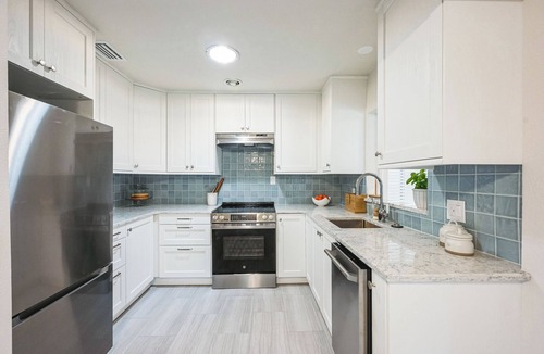 Clearwater Beach House | Clearwater Beach Oasis 2 Blocks to White Sand Beach