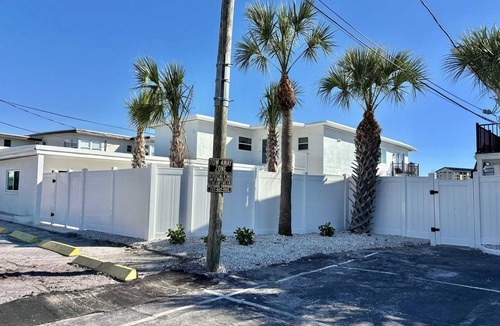 Bay Esplanade Apartment | Clearwater Beach Retreats at Bayside Suite 1