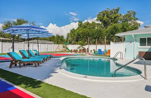 Clearwater House | Clearwater Game Heaven! Pickleball, Golf, Bowling