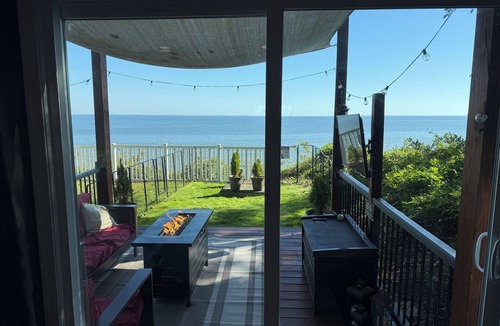 Chesapeake Beach Cottage | Cliffside Chesapeake Bay Cottage: Pet-friendly, Easy DC Drive