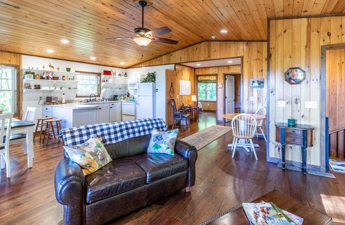 Bryson City Ski Chalet | Clingmans View Chalet-Mountain Views - Hot Tub - Fire Pit - 4WD-AWD