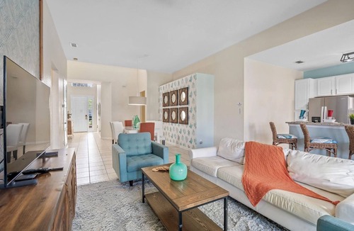 Bay Lake House | Closest resort to Disney/Private Pool and Hot Tub/Gated Community/FreeWifi