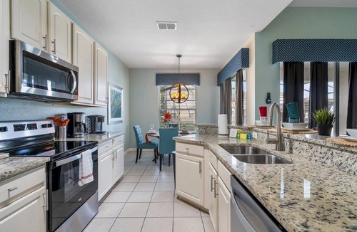 Bay Lake House | Closest resort to Disney/Private Pool and Hot Tub/Gated Community/FreeWifi