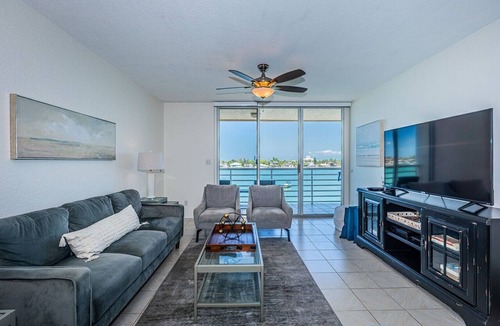 St. Petersburg Condo | Club Bahia 'Blue Skies, Sunshine and Salt Air'