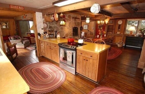 Old Timberline House | CM05-Sweeping Views! Private Pond, Hot tub!