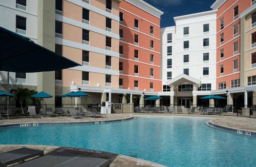 Port Canaveral Hotel | Coastal 1BR King Suite w/Kitchen & Outdoor Pool | 1.8 mi Jetty Park