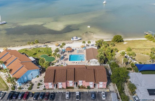 Bayview Condo | Coastal 2 King BR Retreat Private Beach, Pools & Hot Tub