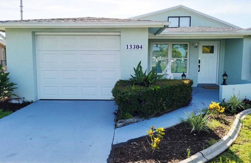 Sea Ranch On The Gulf House | Coastal Breeze Retreat - On a scenic canal with dock & direct Gulf access