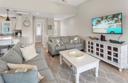 Colington House | Coastal family escape w/beach access & pool