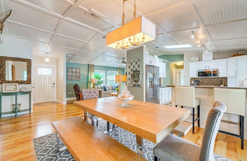 Crystal River House | Coastal Group Getaway Near Three Sisters Springs