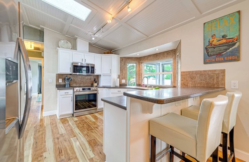 Crystal River House | Coastal Group Getaway Near Three Sisters Springs
