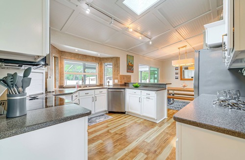 Crystal River House | Coastal Group Getaway Near Three Sisters Springs