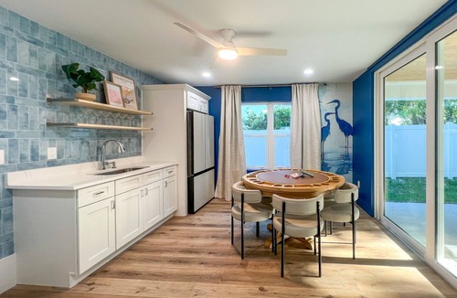 Butler Beach House | Coastal Luxe, Ultimate Fun Retreat, Walk to beach, Mins to Dwntwn, Pet friendly
